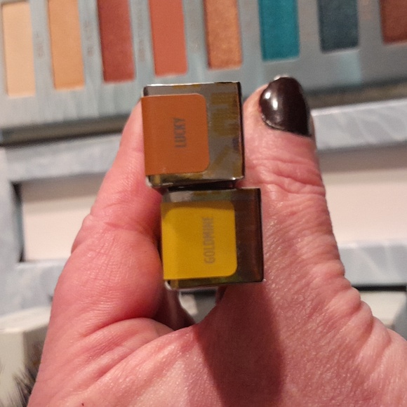 ONE OF A KIND URBAN DECAY BEACHED MAKEUP VAULT COLLECTION - Picture 8 of 13